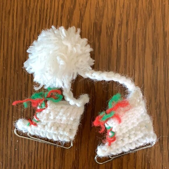 Collection of kitschy handmade yarn Christmas tree ornaments - Picture 9 of 12